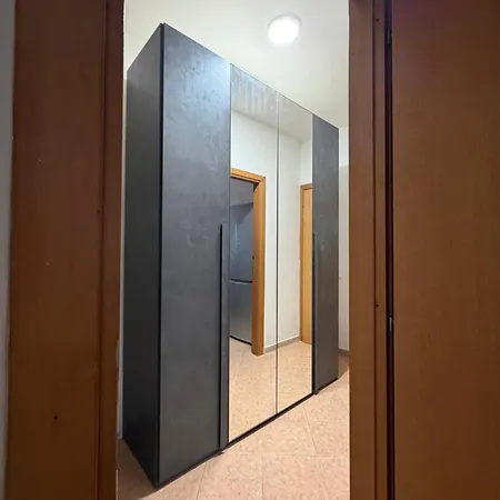 Apartment La *